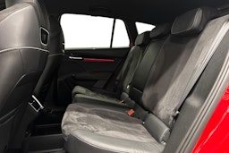 punainen Skoda Enyaq 2023 kuva 10.