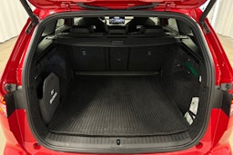 punainen Skoda Enyaq 2023 kuva 14.
