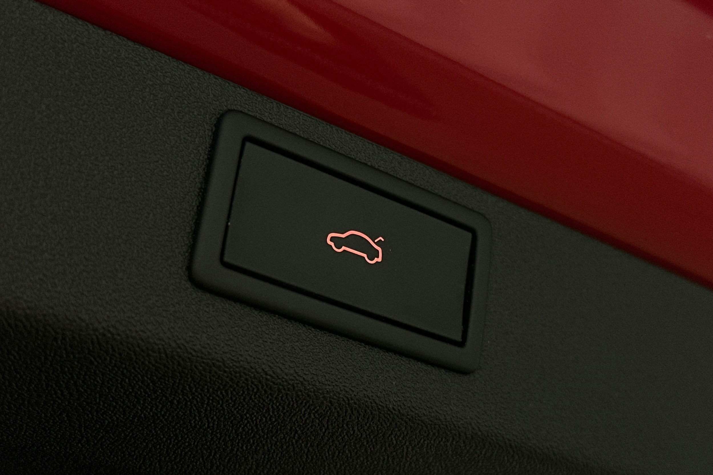 punainen Skoda Enyaq 2023 kuva 16.