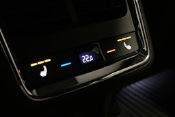punainen Skoda Enyaq 2023 kuva 17.