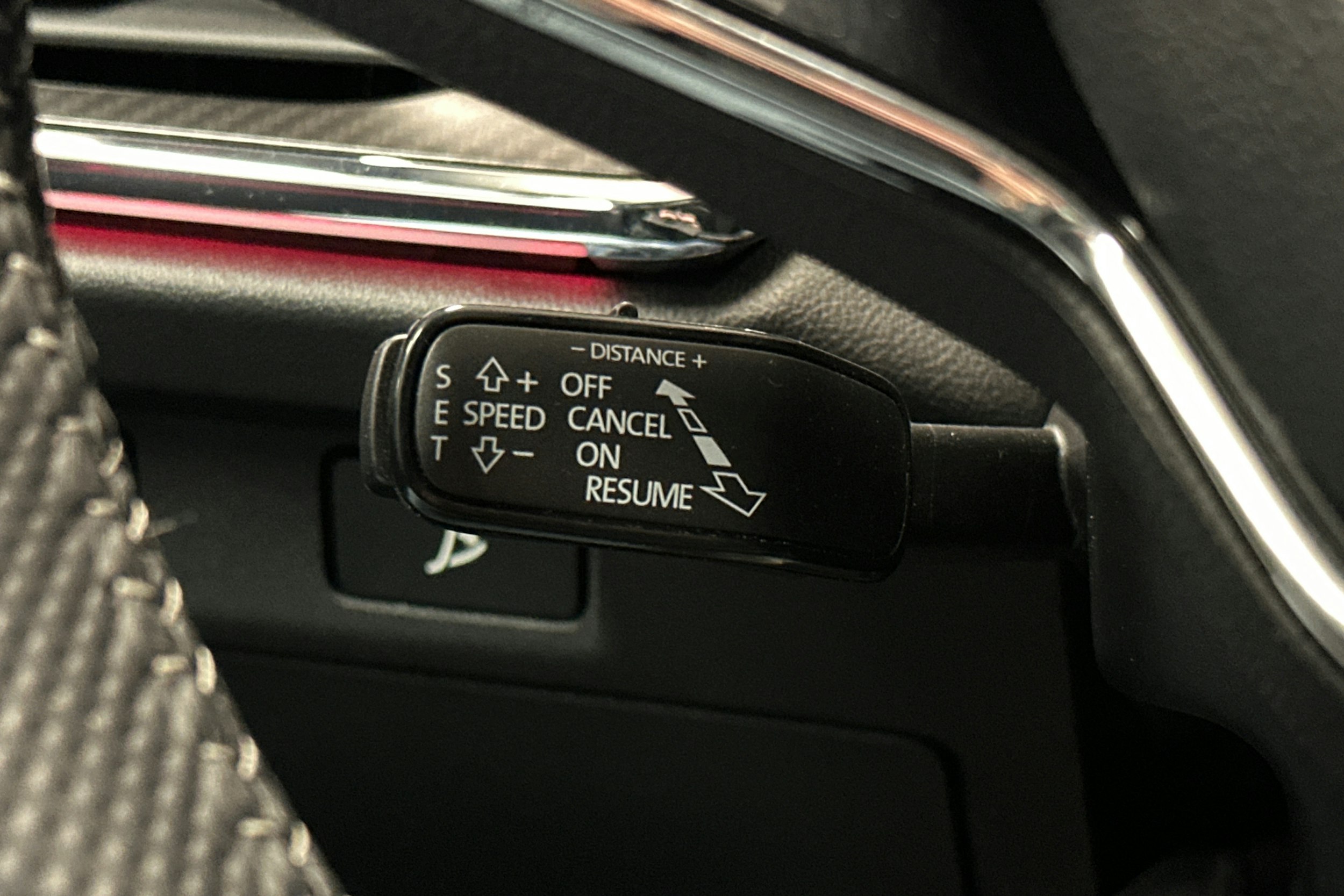 punainen Skoda Enyaq 2023 kuva 23.
