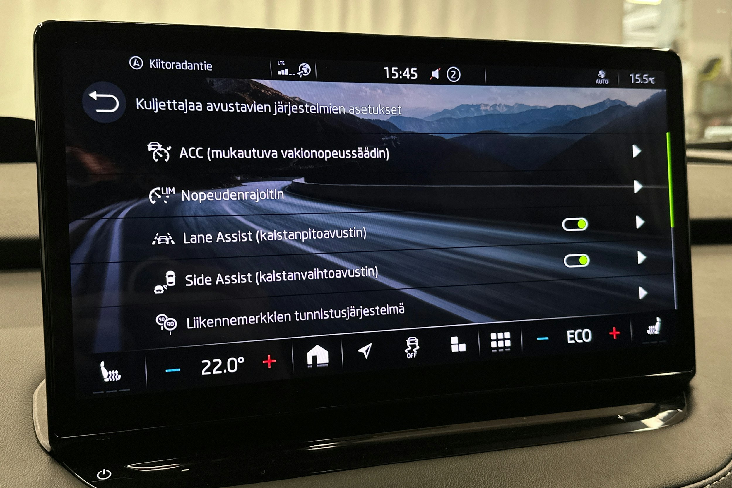 punainen Skoda Enyaq 2023 kuva 27.