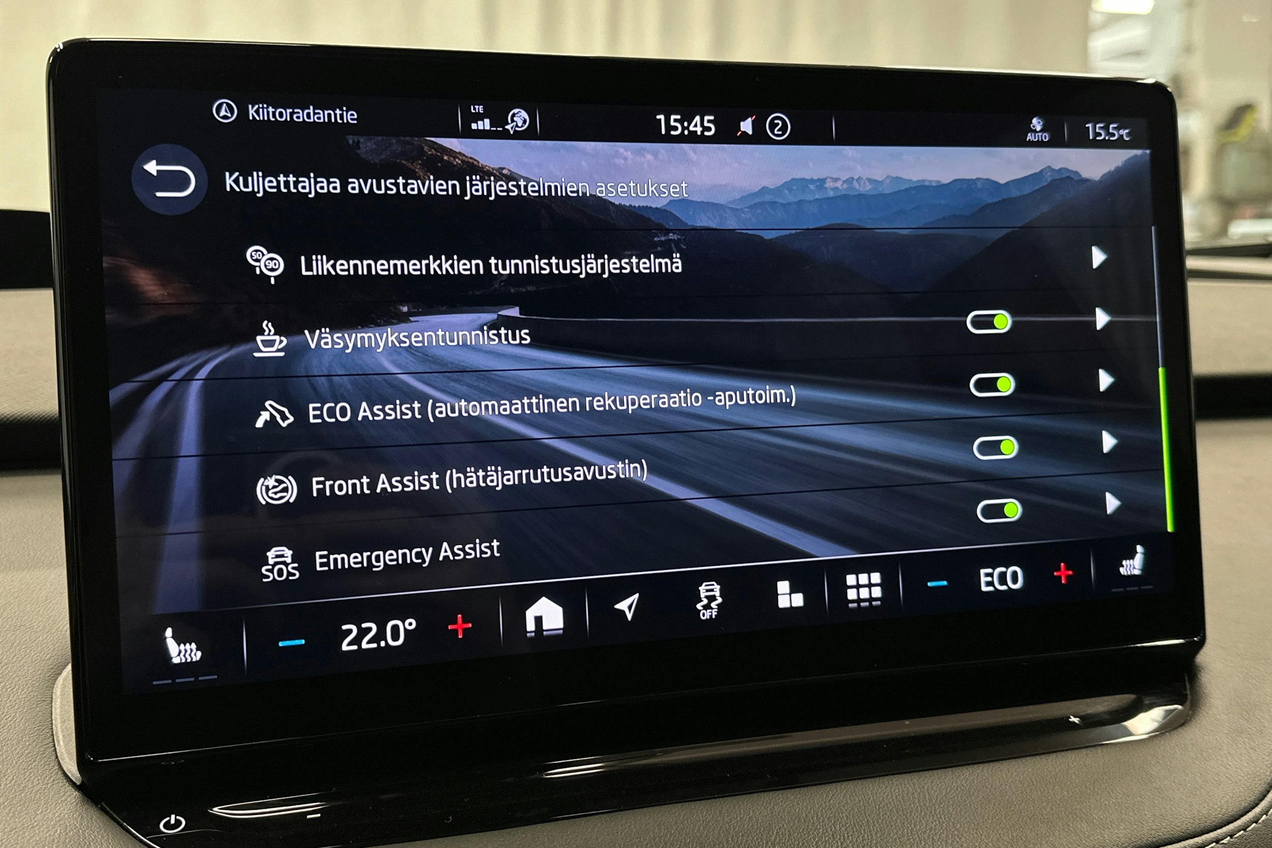 punainen Skoda Enyaq 2023 kuva 28.