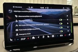 punainen Skoda Enyaq 2023 kuva 28.