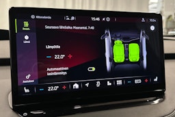 punainen Skoda Enyaq 2023 kuva 30.