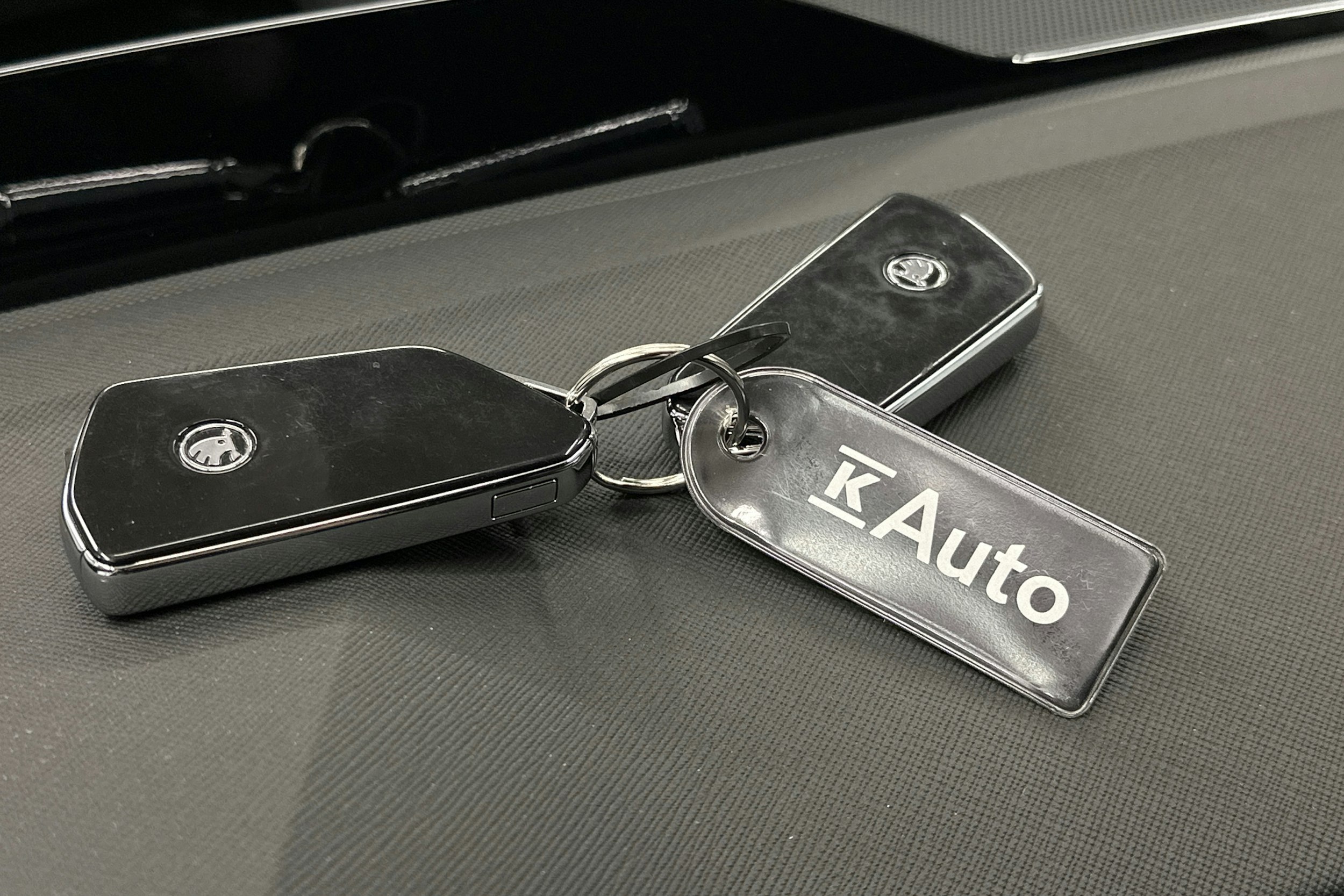 punainen Skoda Enyaq 2023 kuva 36.
