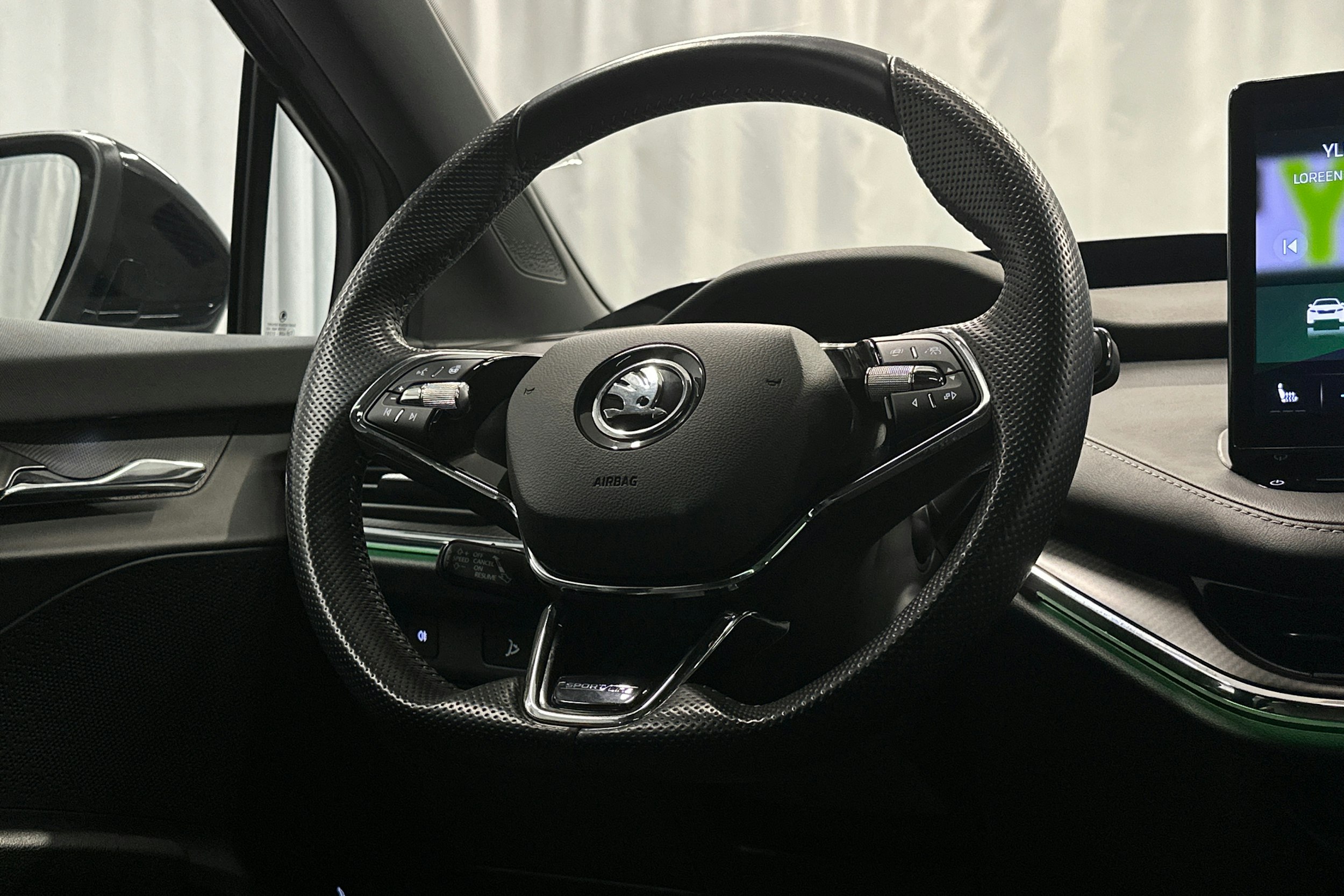 harmaa Skoda Enyaq 2023 kuva 20.