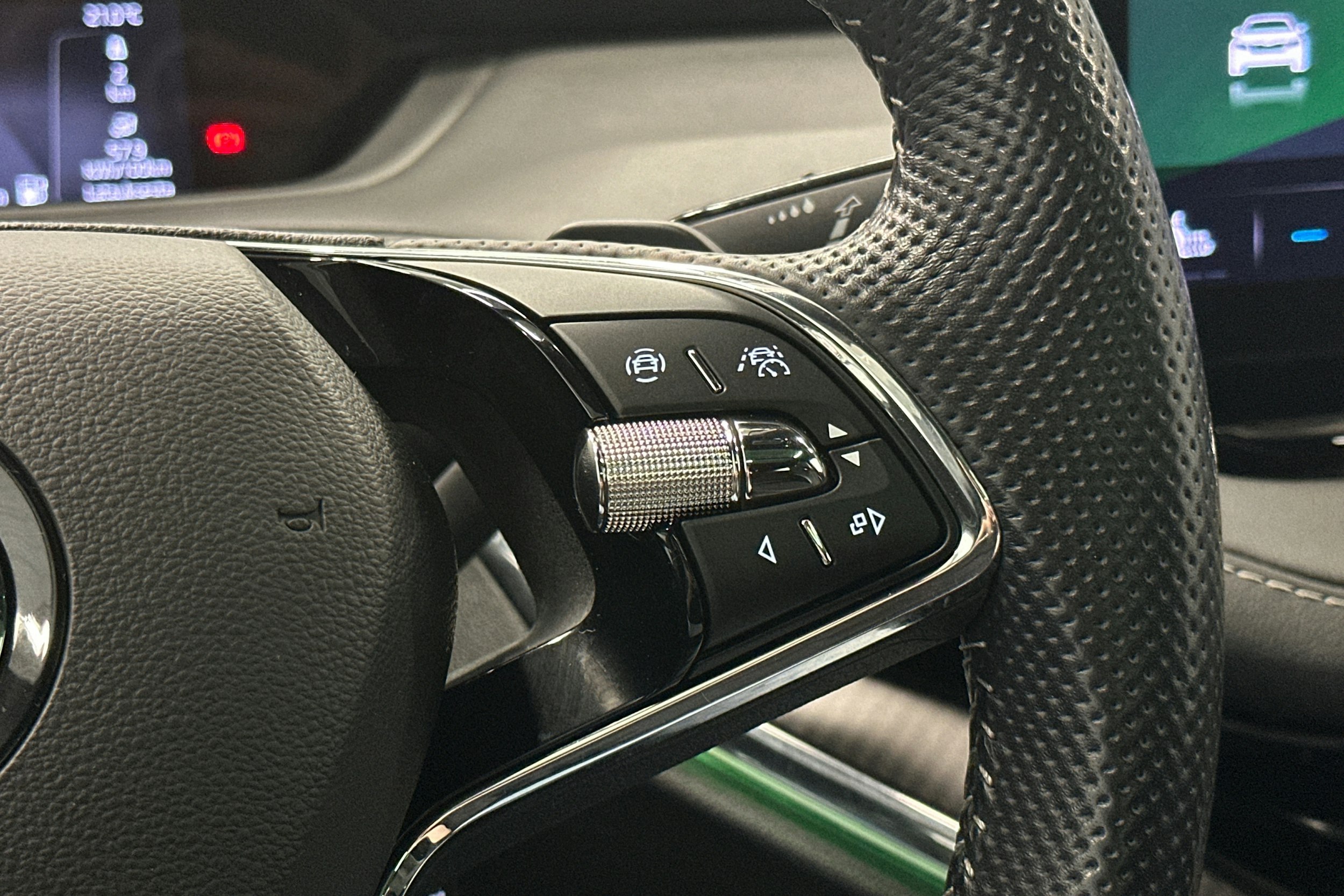 harmaa Skoda Enyaq 2023 kuva 22.