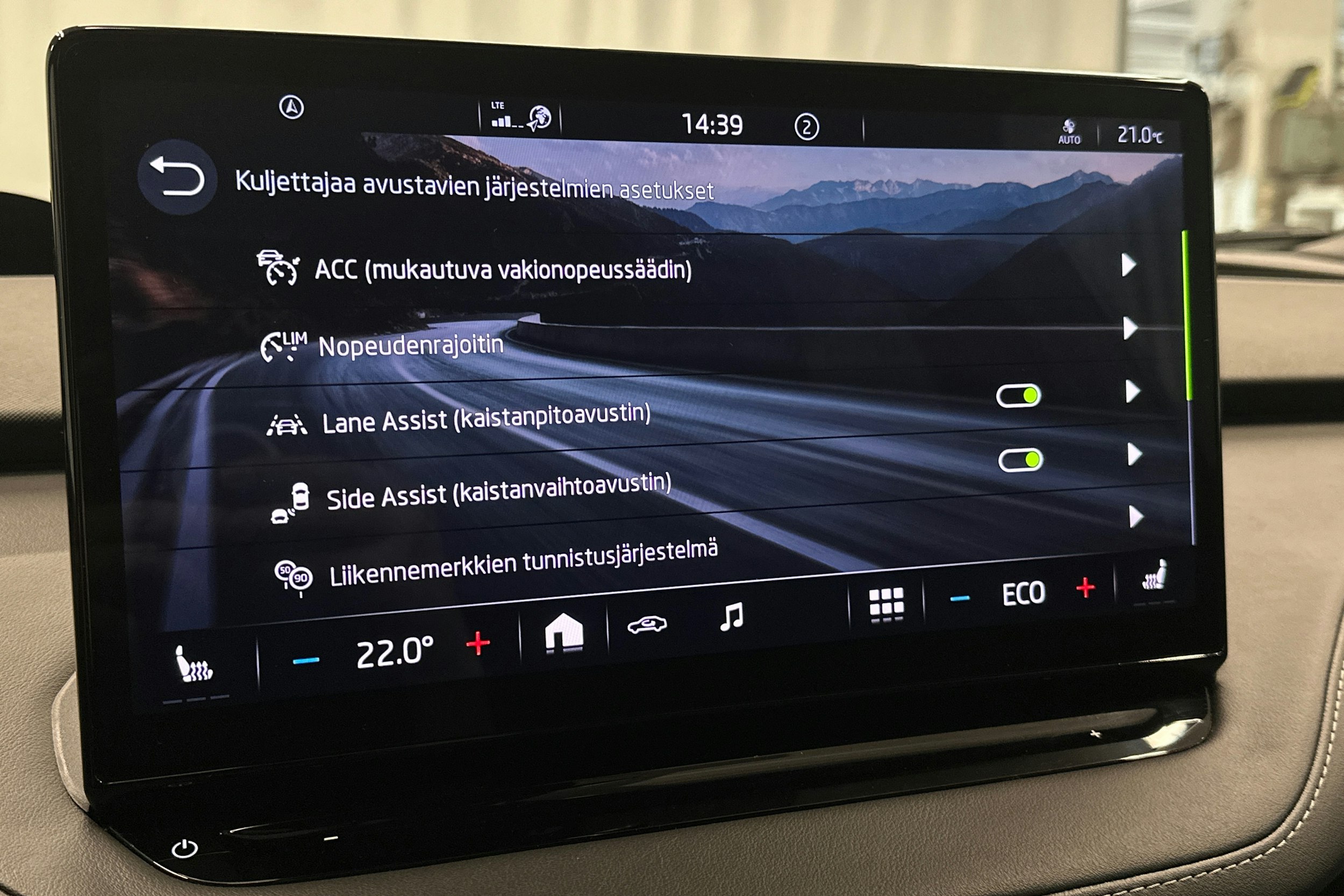 harmaa Skoda Enyaq 2023 kuva 27.