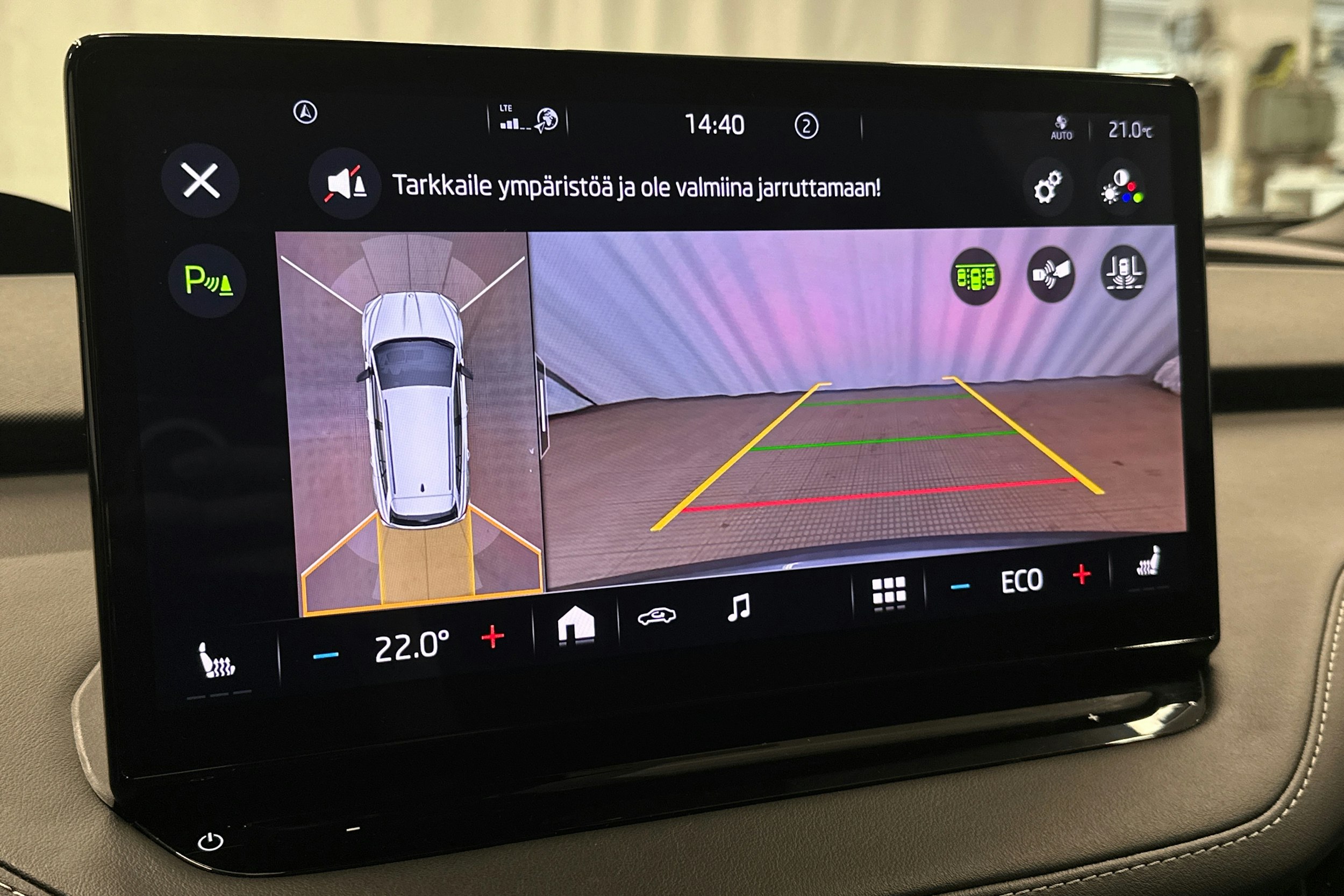 harmaa Skoda Enyaq 2023 kuva 32.