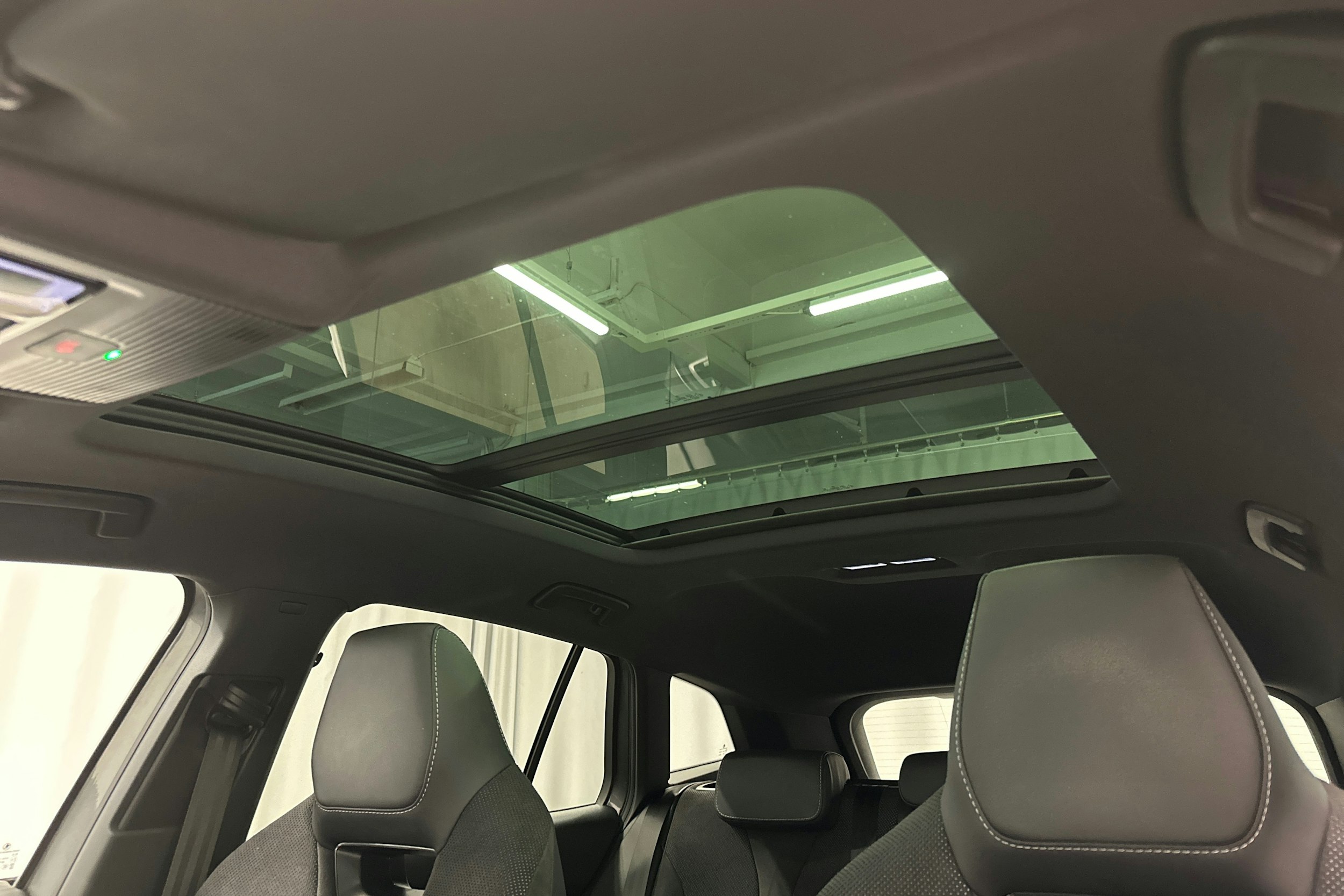 harmaa Skoda Enyaq 2023 kuva 35.