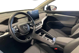 musta Skoda Enyaq 2023 kuva 3.