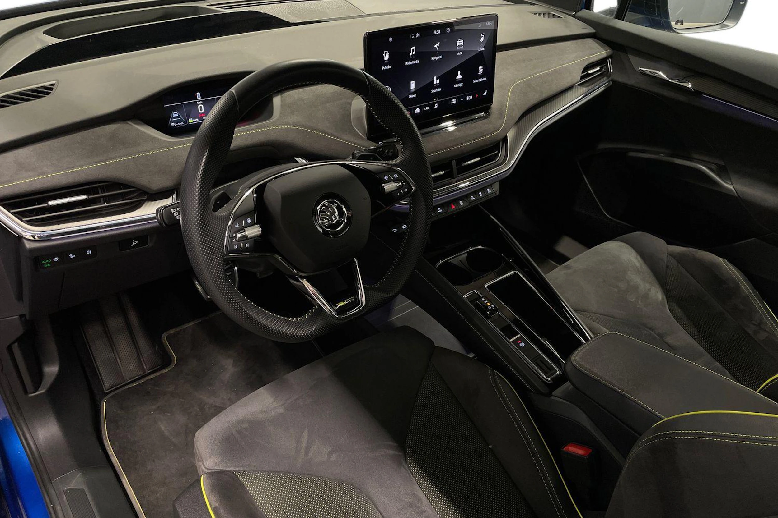 Sininen Skoda Enyaq 2023 kuva 8.