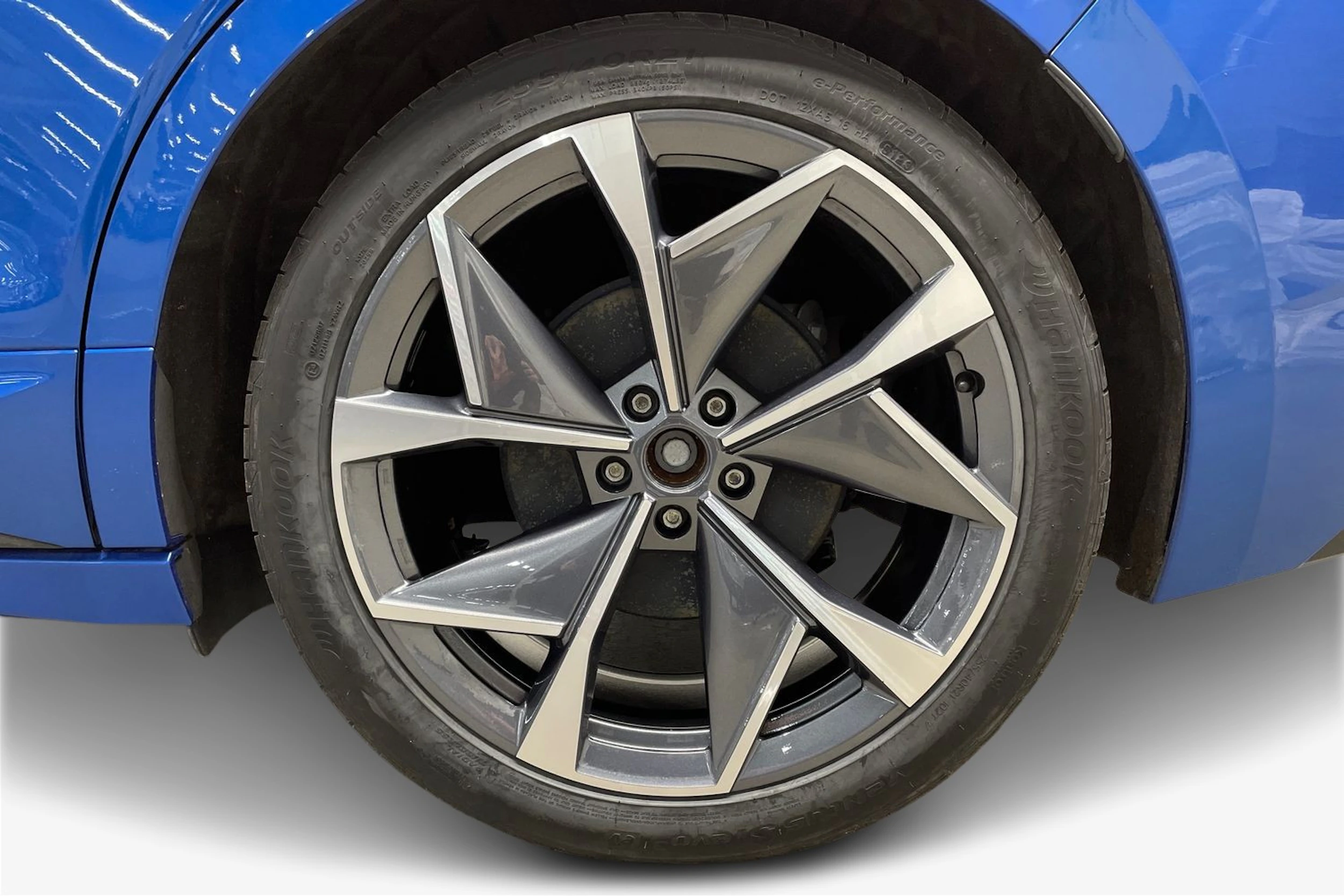 Sininen Skoda Enyaq 2023 kuva 12.