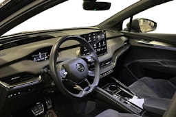 musta Skoda Enyaq 2023 kuva 3.