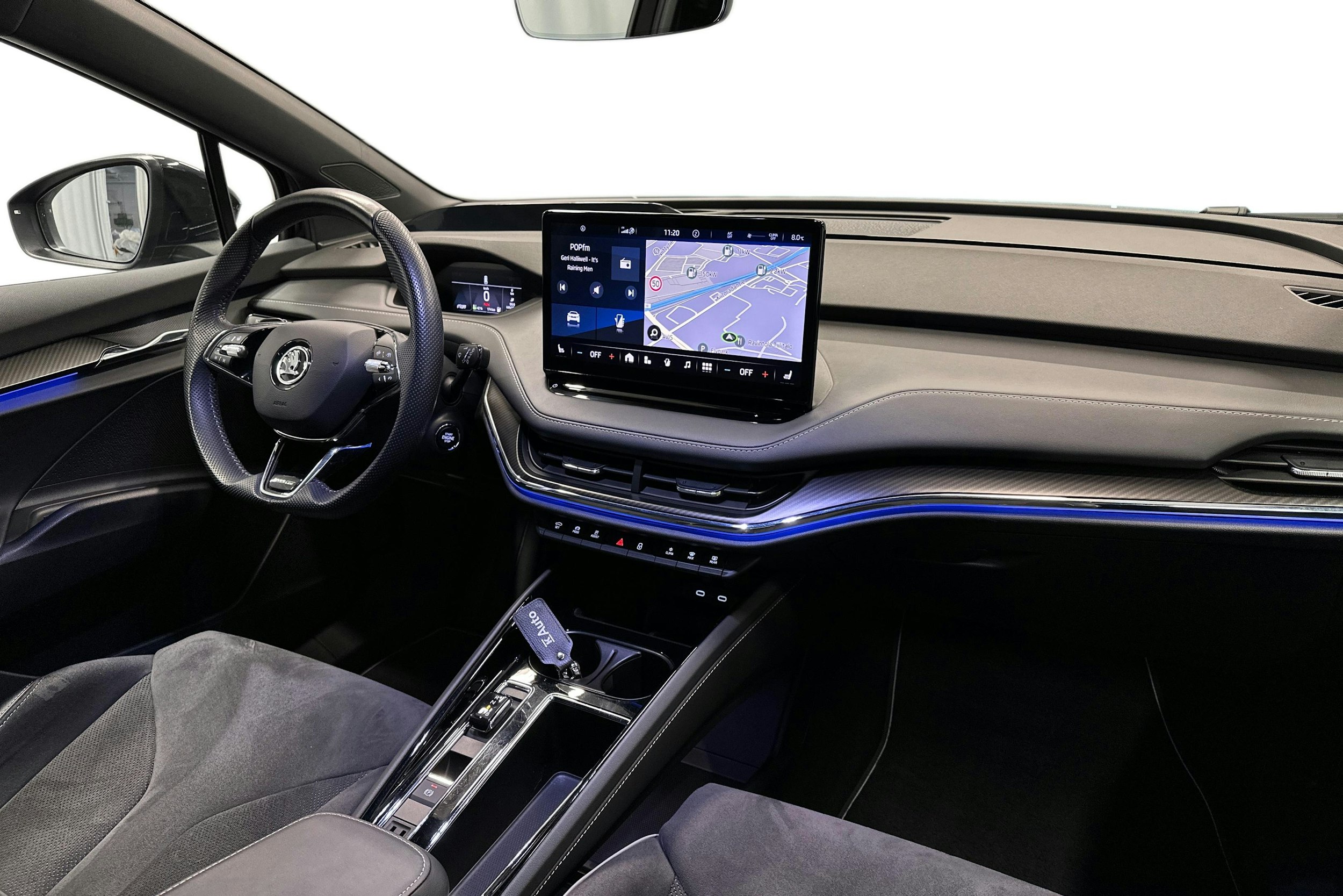 musta Skoda Enyaq 2023 kuva 9.