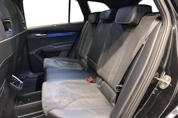 musta Skoda Enyaq 2023 kuva 10.