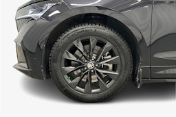 musta Skoda Enyaq 2023 kuva 11.