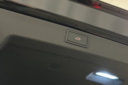 musta Skoda Enyaq 2023 kuva 15.