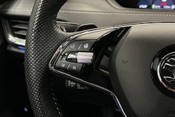 musta Skoda Enyaq 2023 kuva 20.