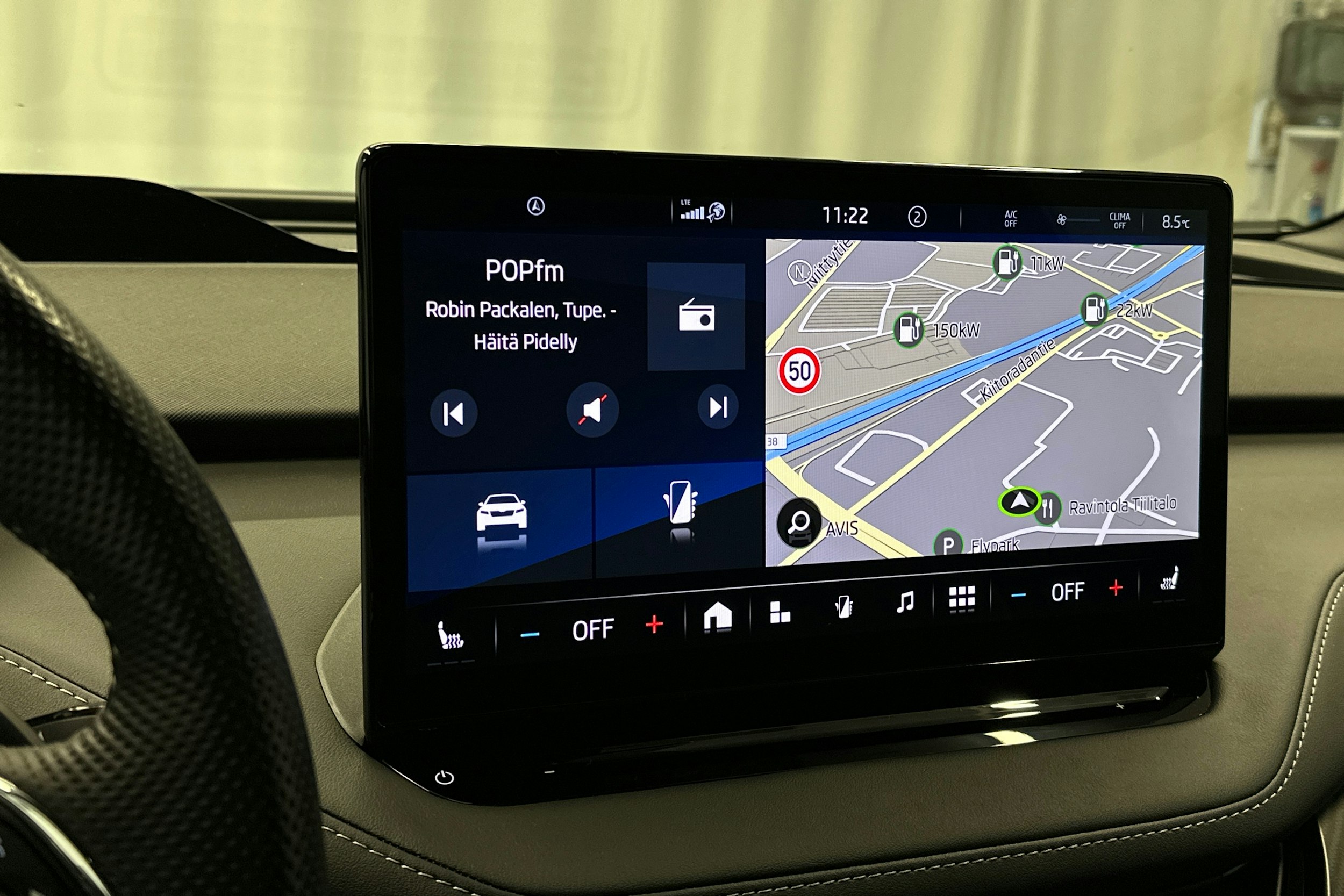 musta Skoda Enyaq 2023 kuva 24.