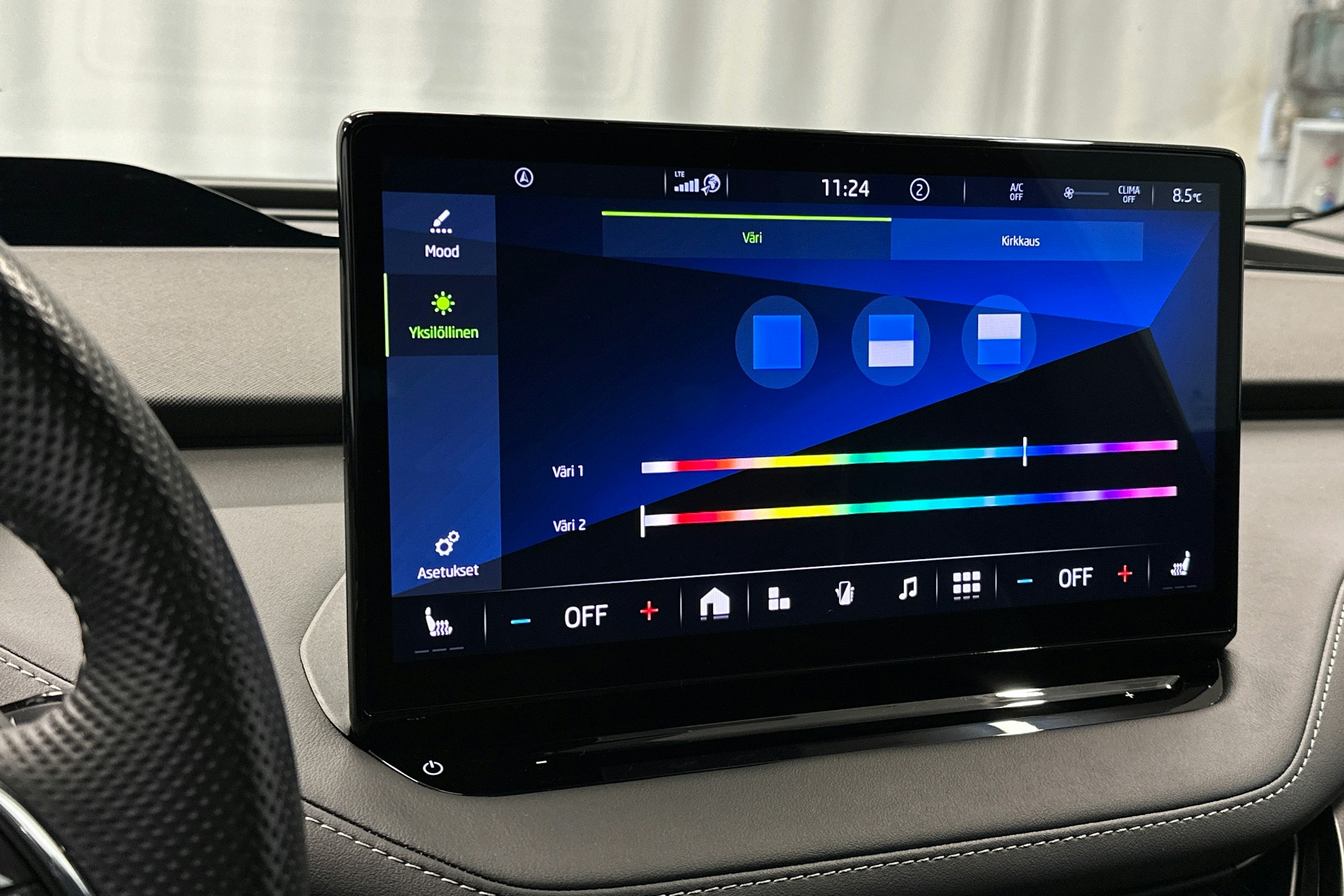 musta Skoda Enyaq 2023 kuva 29.