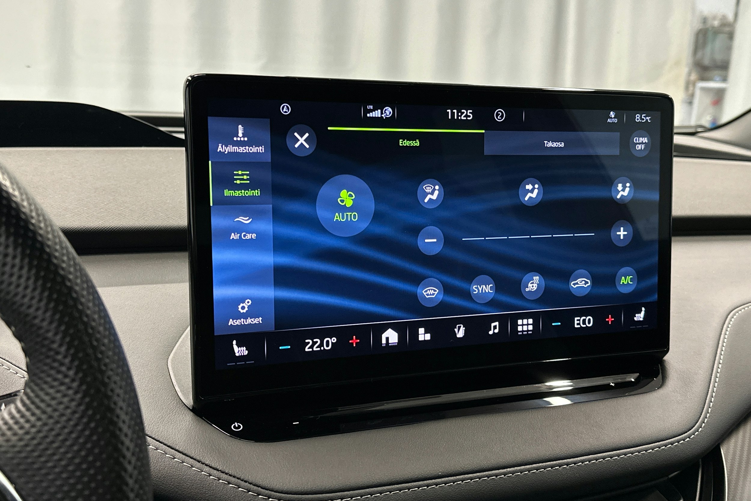 musta Skoda Enyaq 2023 kuva 30.