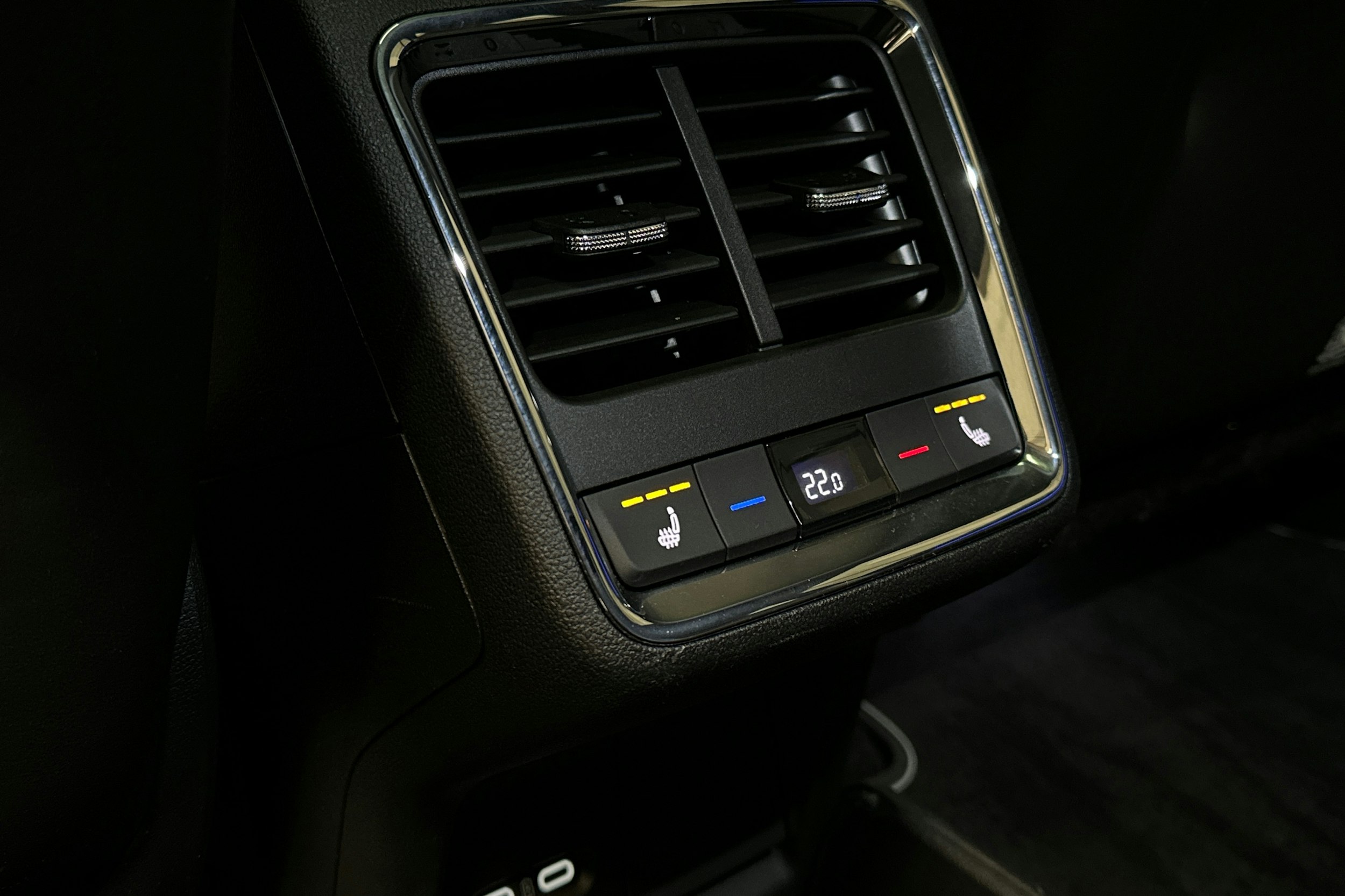 musta Skoda Enyaq 2023 kuva 36.