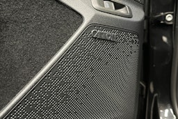 musta Skoda Enyaq 2023 kuva 37.