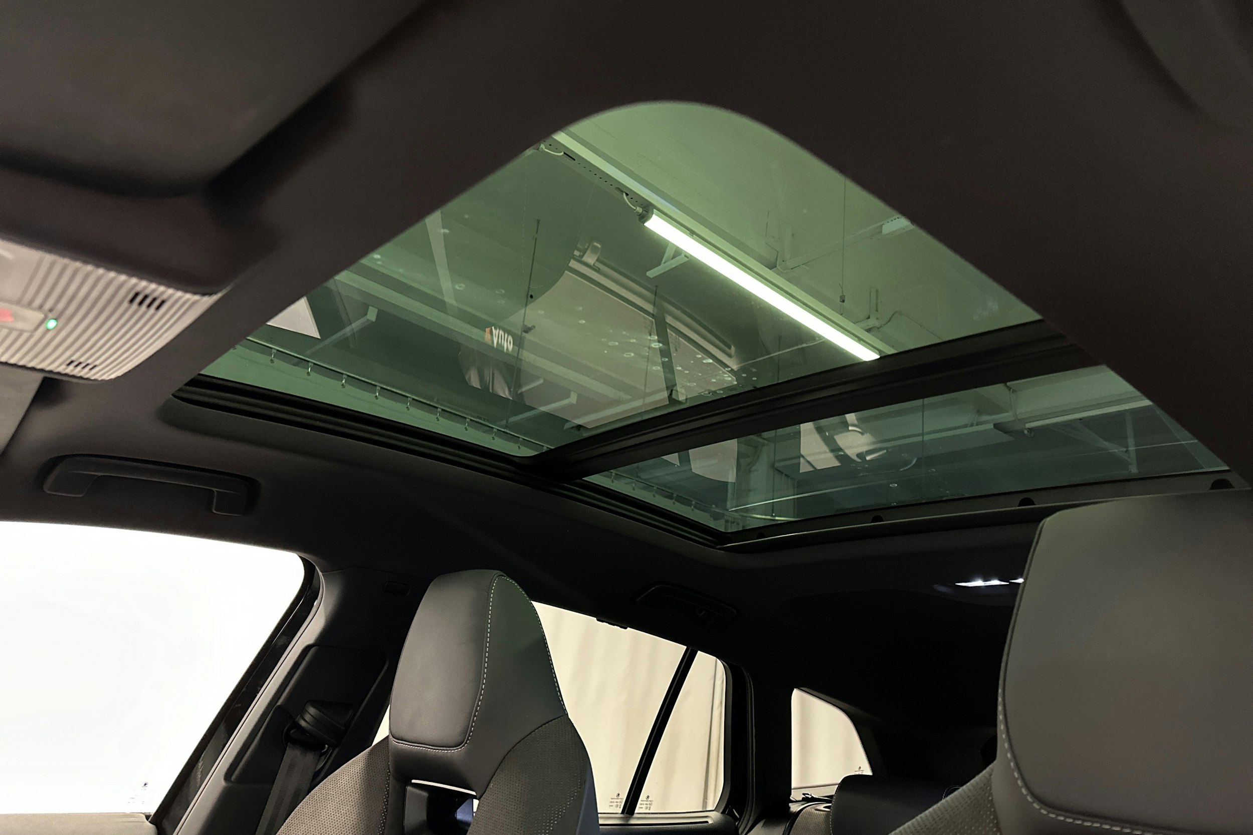 musta Skoda Enyaq 2023 kuva 38.