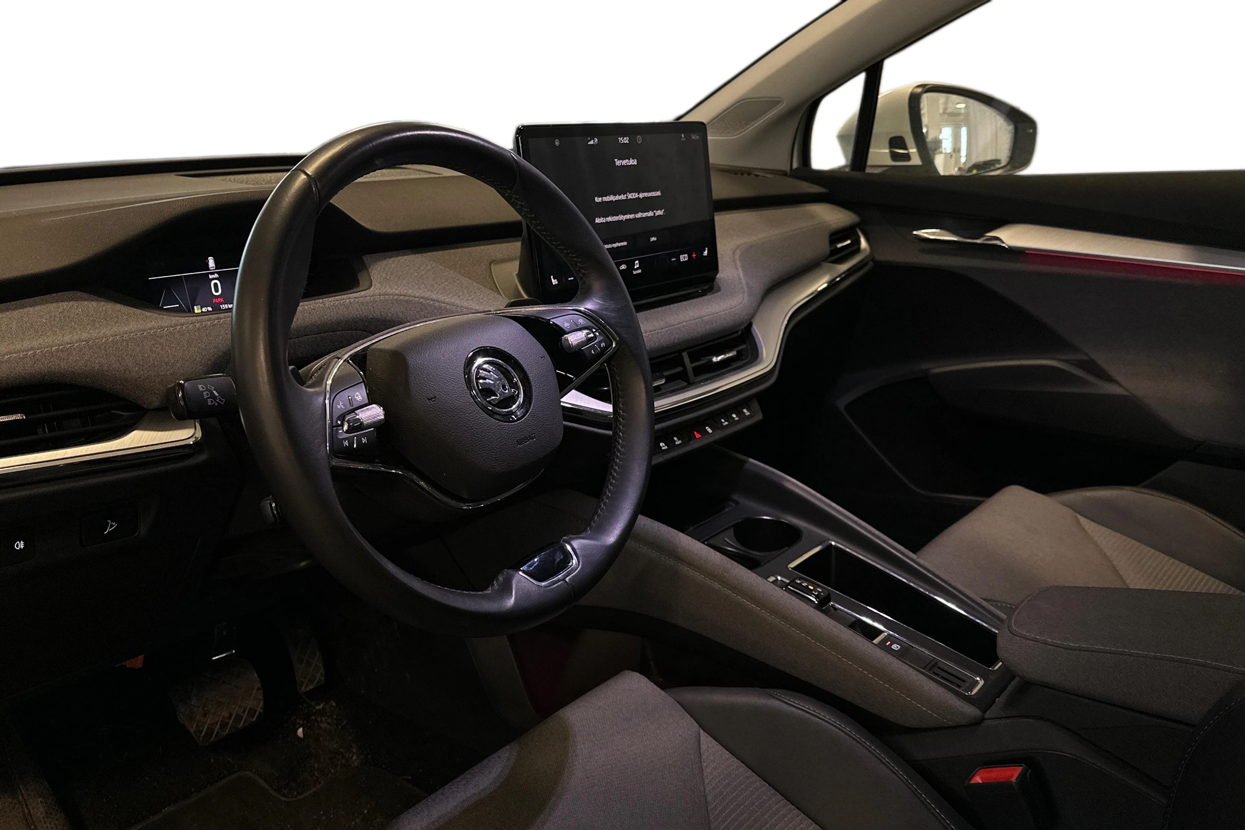 valkoinen Skoda Enyaq 2023 kuva 3.