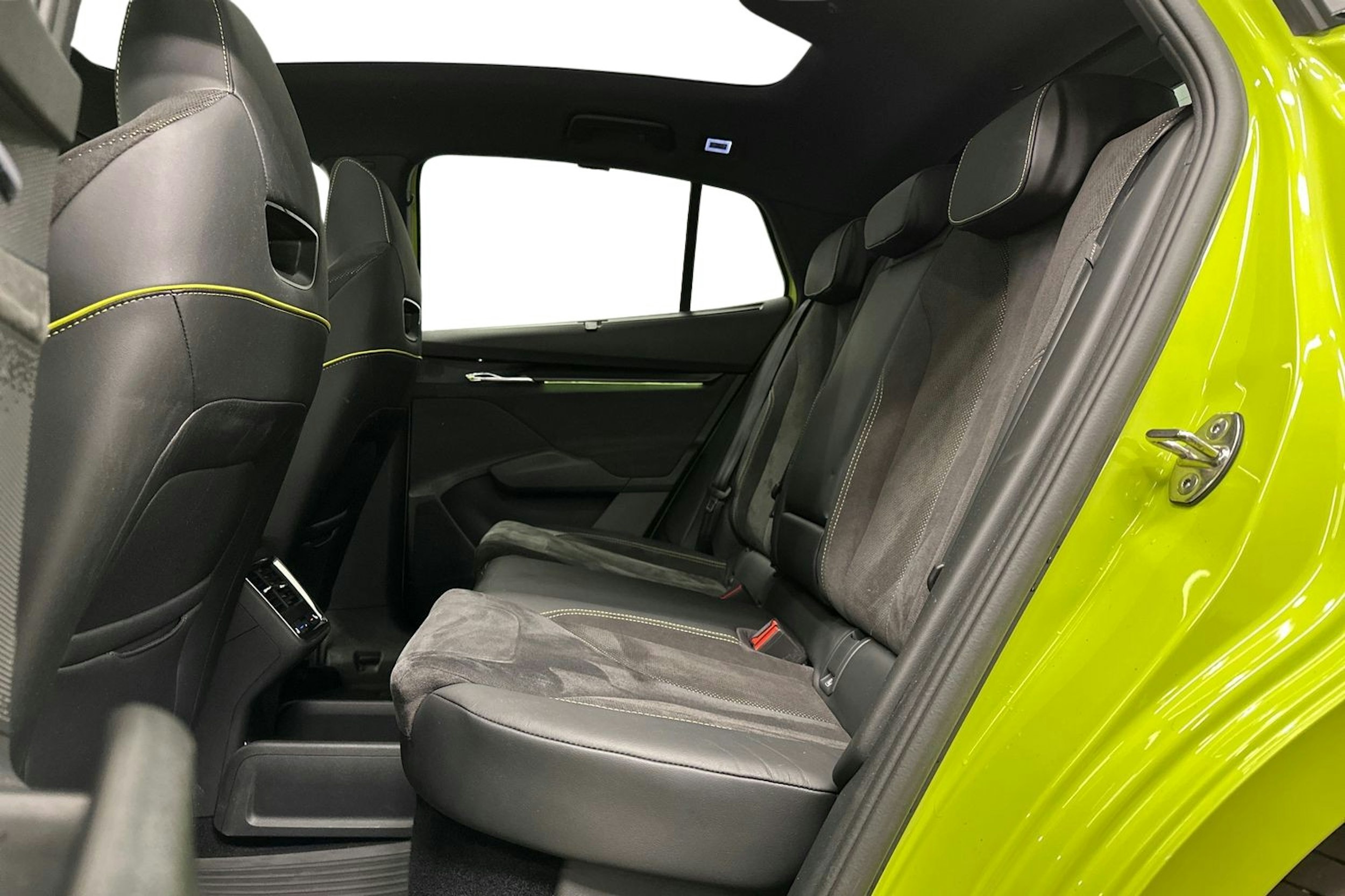 vihreä Skoda Enyaq 2023 kuva 8.
