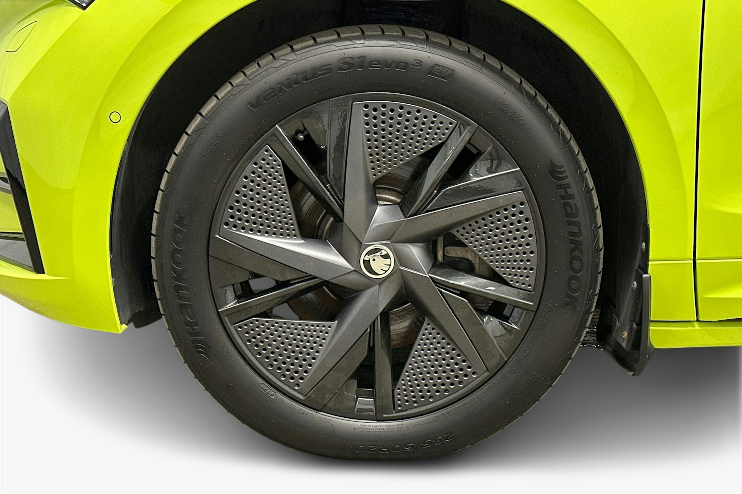 vihreä Skoda Enyaq 2023 kuva 9.
