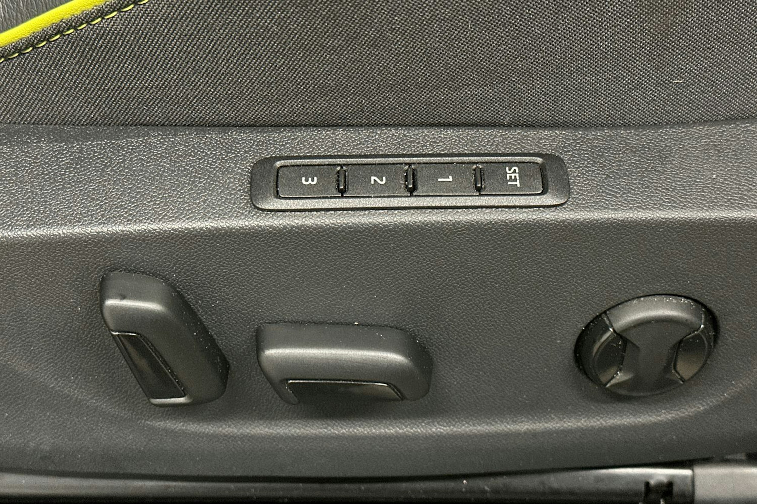 vihreä Skoda Enyaq 2023 kuva 14.