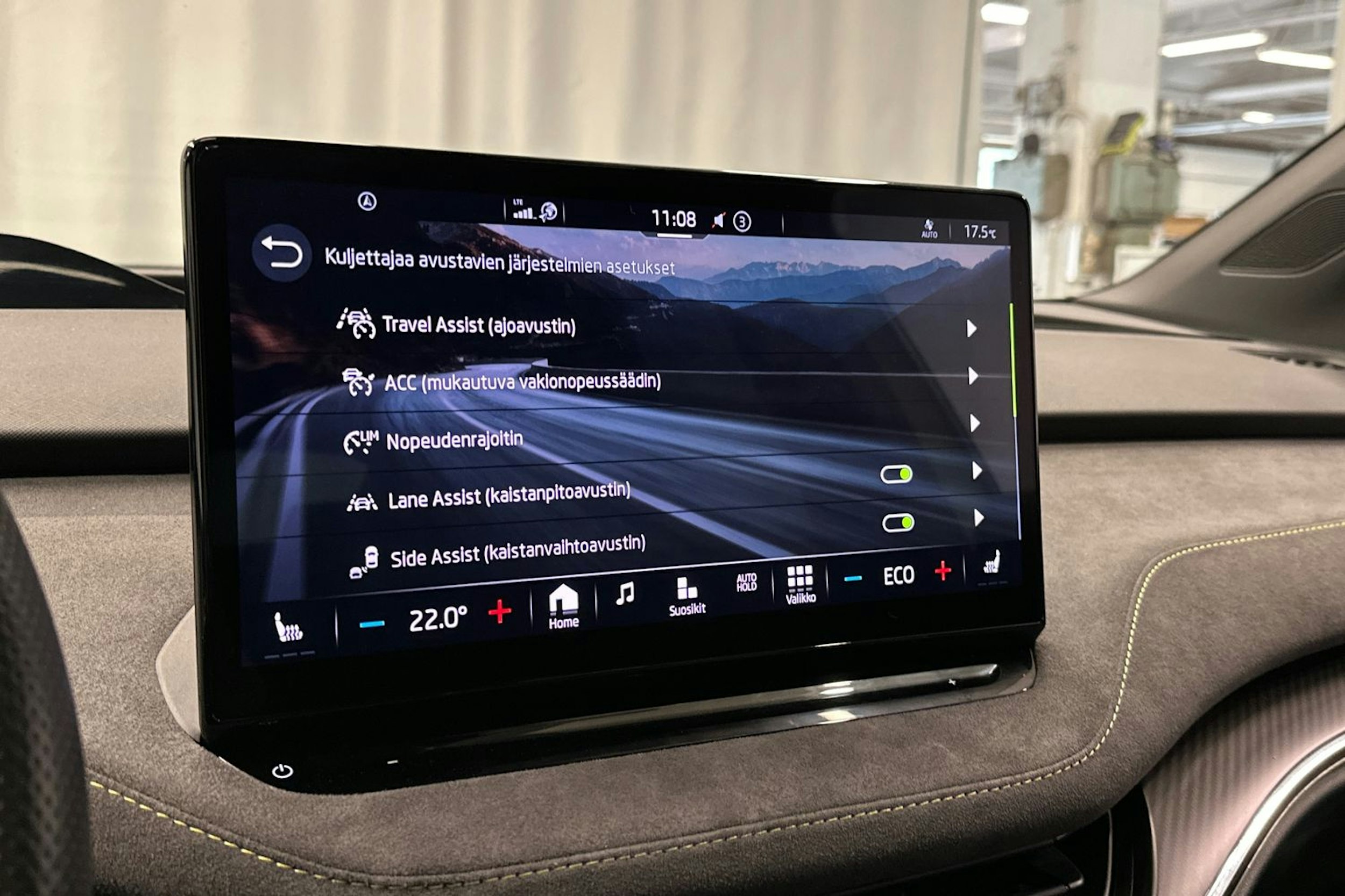 vihreä Skoda Enyaq 2023 kuva 30.
