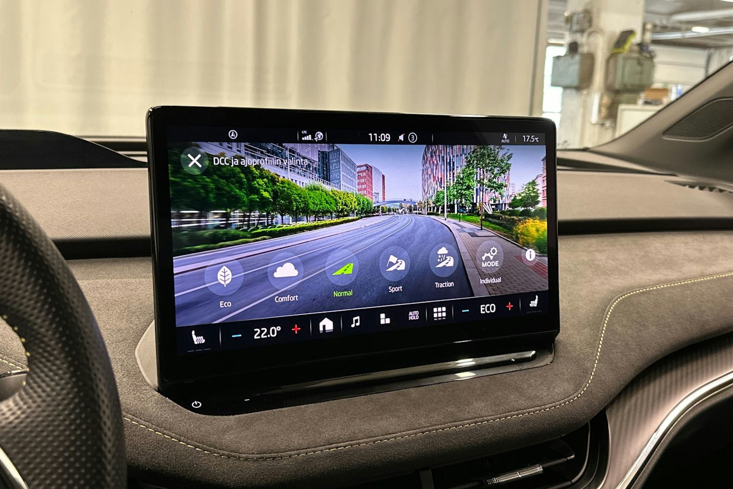 vihreä Skoda Enyaq 2023 kuva 35.