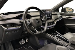 valkoinen Skoda Enyaq 2023 kuva 3.