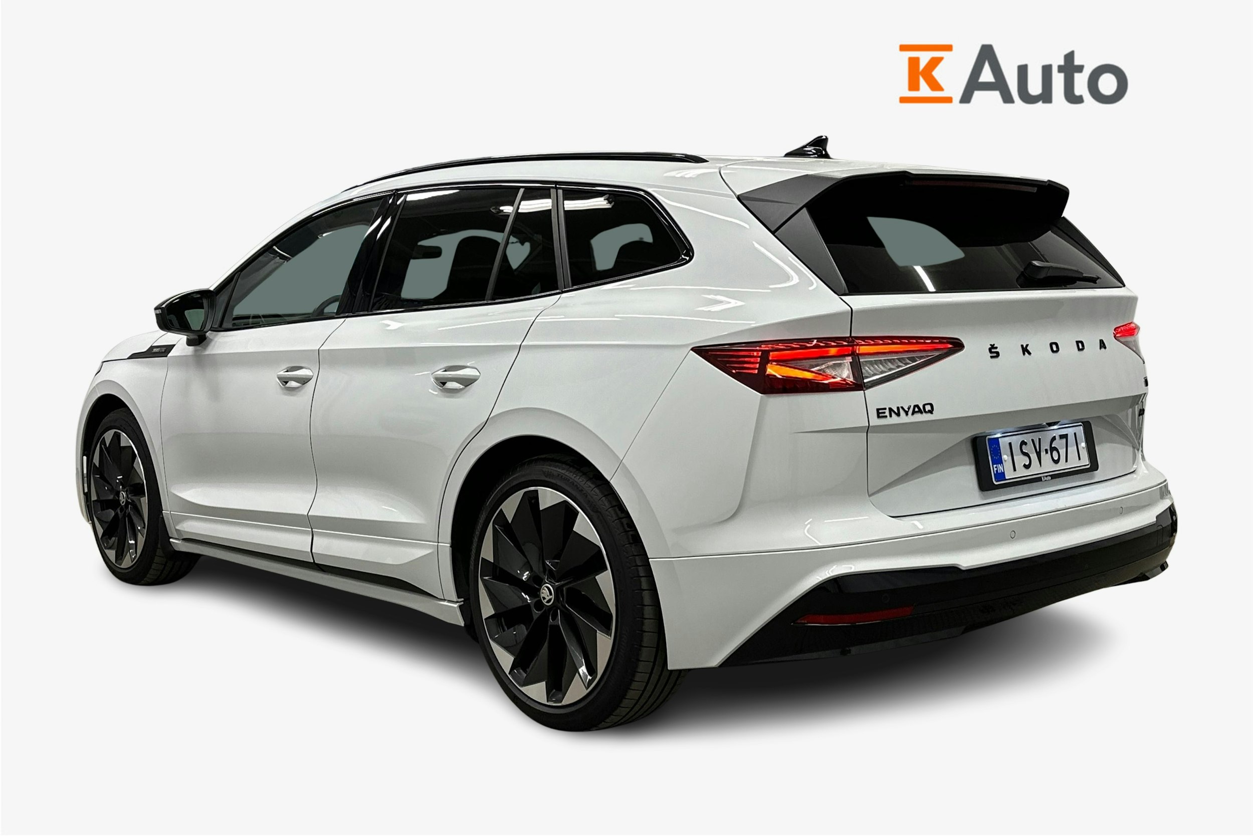 valkoinen Skoda Enyaq 2023 kuva 2.
