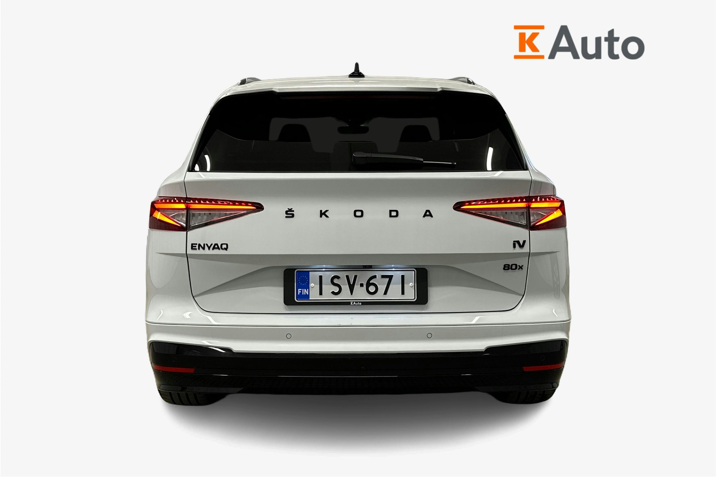 valkoinen Skoda Enyaq 2023 kuva 3.