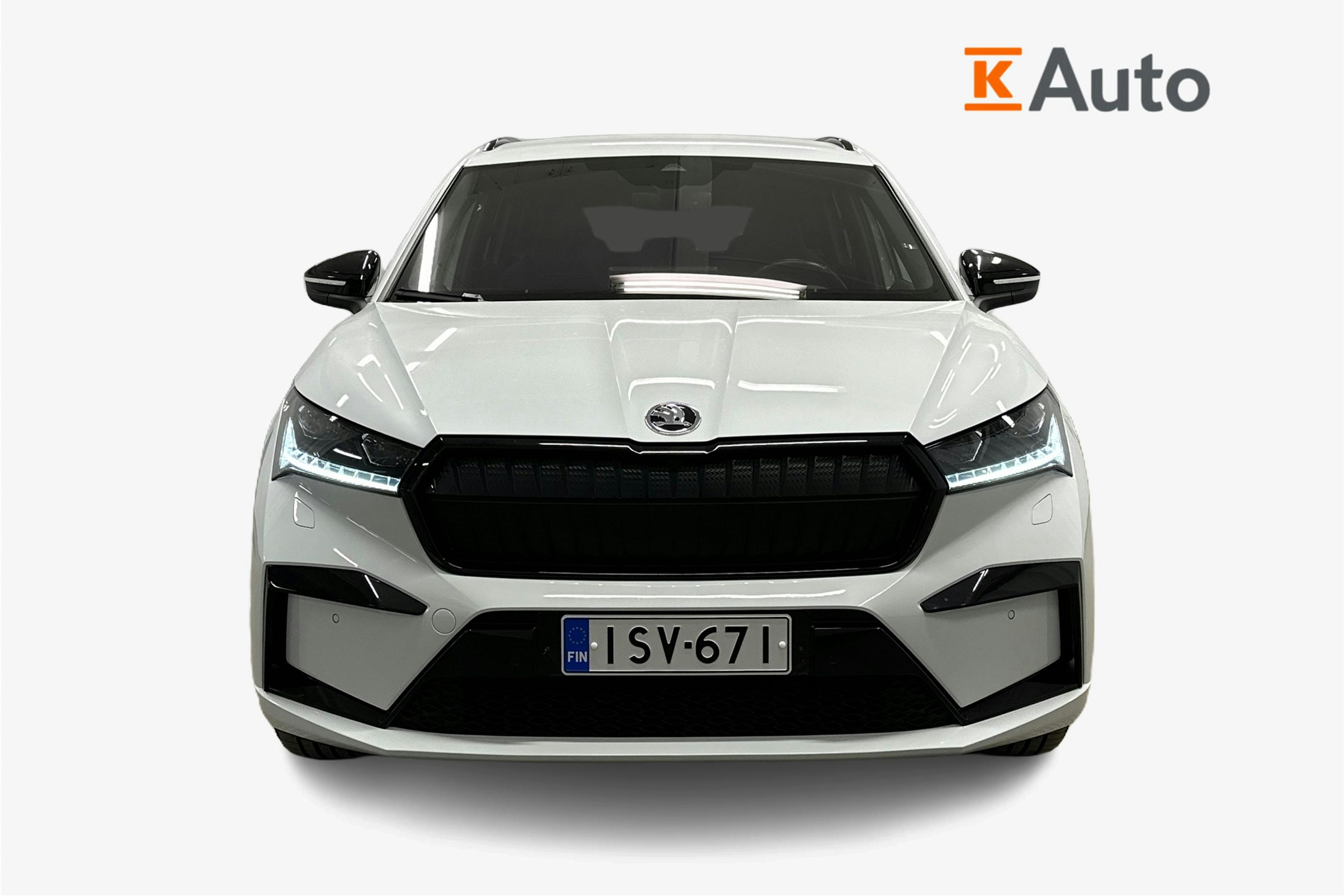valkoinen Skoda Enyaq 2023 kuva 4.
