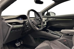 valkoinen Skoda Enyaq 2023 kuva 6.