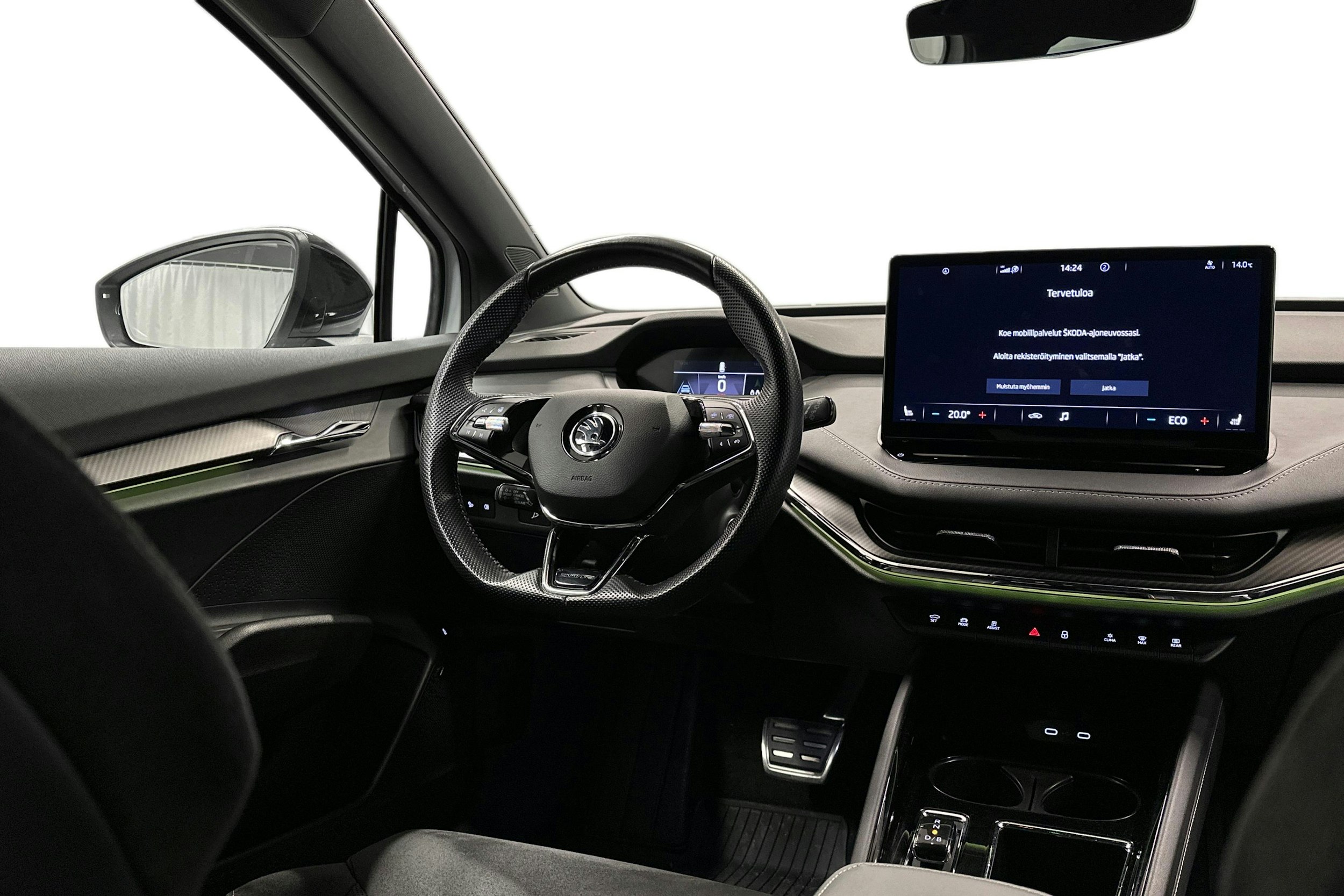 valkoinen Skoda Enyaq 2023 kuva 7.