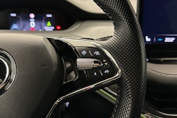 valkoinen Skoda Enyaq 2023 kuva 13.