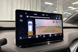 valkoinen Skoda Enyaq 2023 kuva 16.