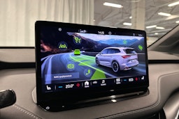valkoinen Skoda Enyaq 2023 kuva 18.