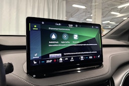 valkoinen Skoda Enyaq 2023 kuva 19.