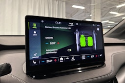valkoinen Skoda Enyaq 2023 kuva 20.