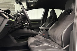 valkoinen Skoda Enyaq 2023 kuva 22.