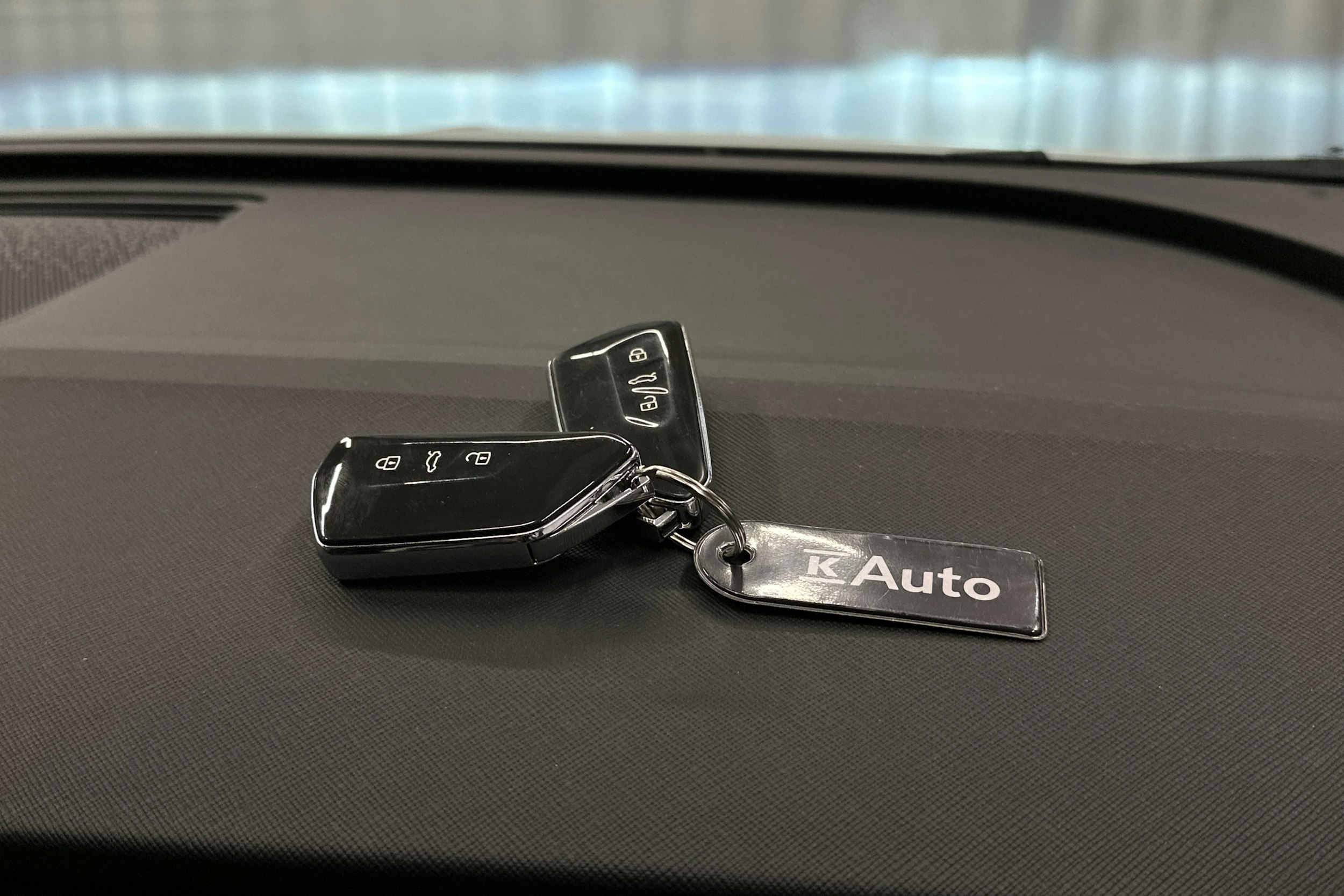 valkoinen Skoda Enyaq 2023 kuva 28.