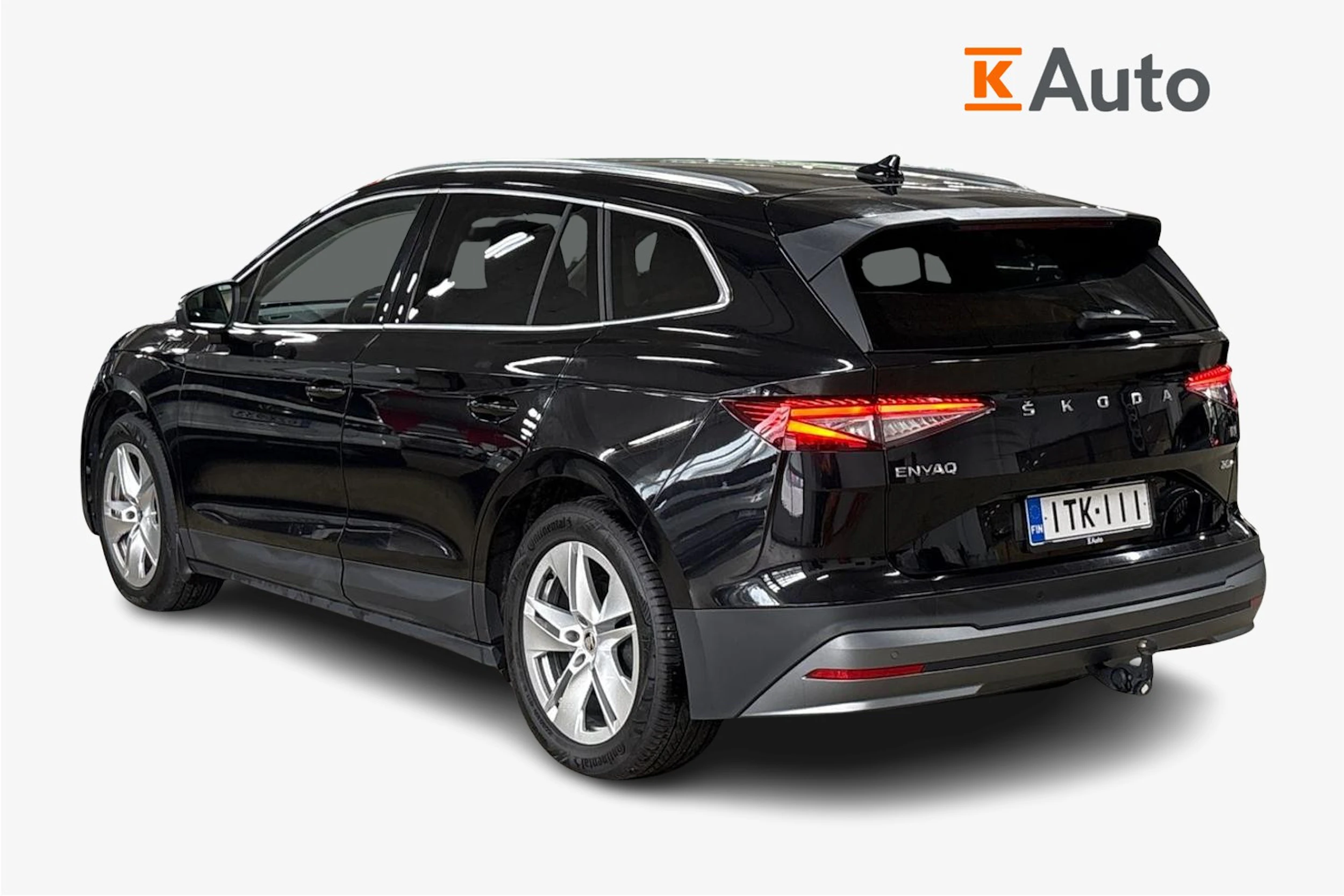 Musta Skoda Enyaq 2023 kuva 2.